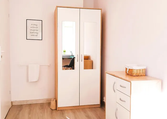 - Srodmiescie Hostel Gdyně